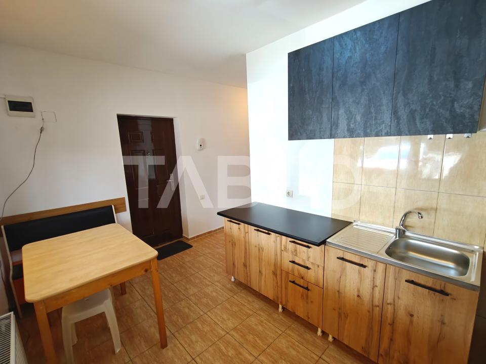 Garsoniera spatioasa de inchiriat disponibila imediat - zona 3 Stejari