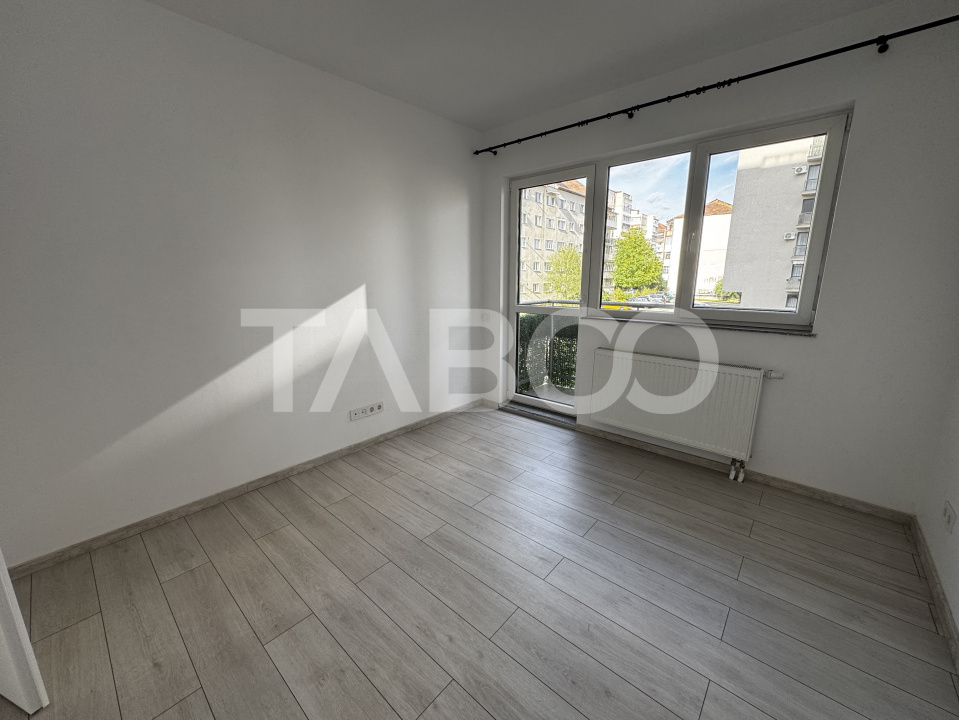Prima inchiriere-Apartament 3 camere 93 mp 3 balcoane etaj 1 Rahovei