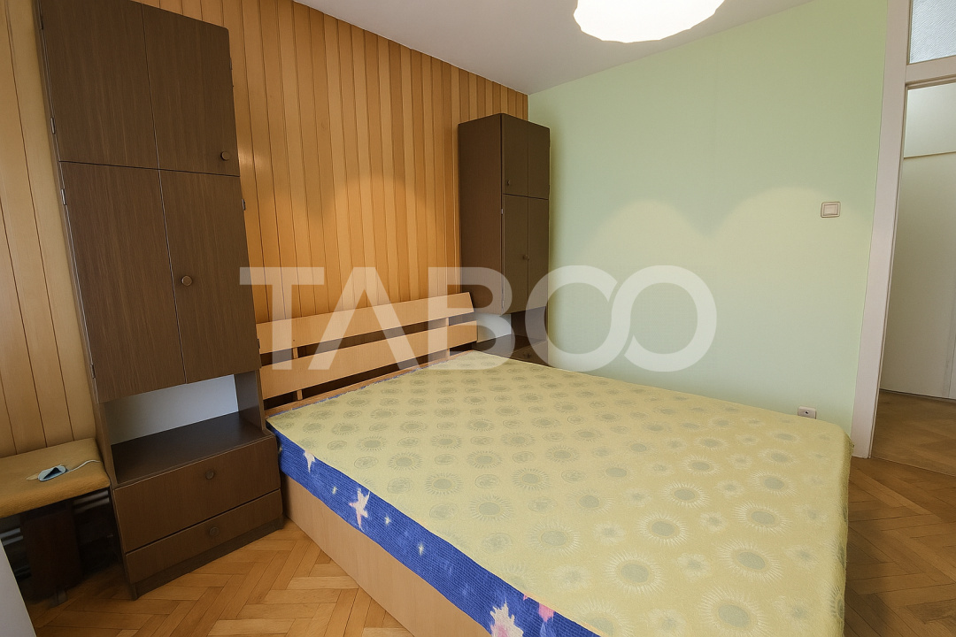  Scoala de Inot - Apartament 4 camere de vanzare cu balcon