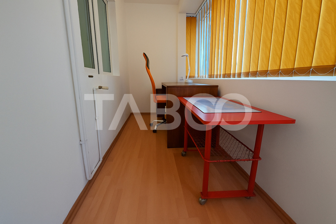  Scoala de Inot - Apartament 4 camere de vanzare cu balcon