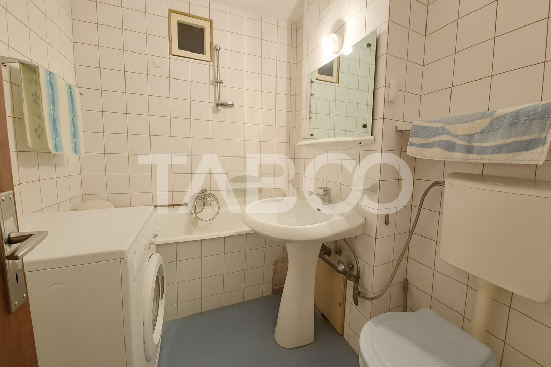  Scoala de Inot - Apartament 4 camere de vanzare cu balcon